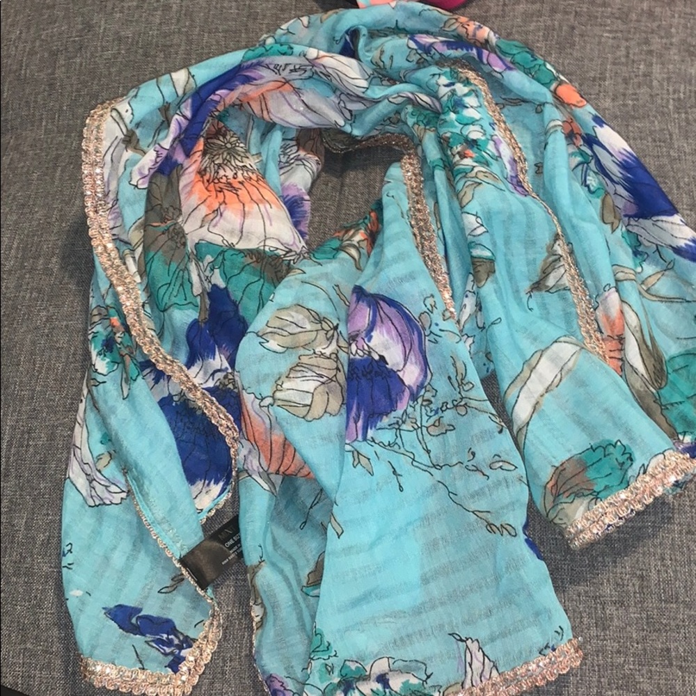Gemmed scarf